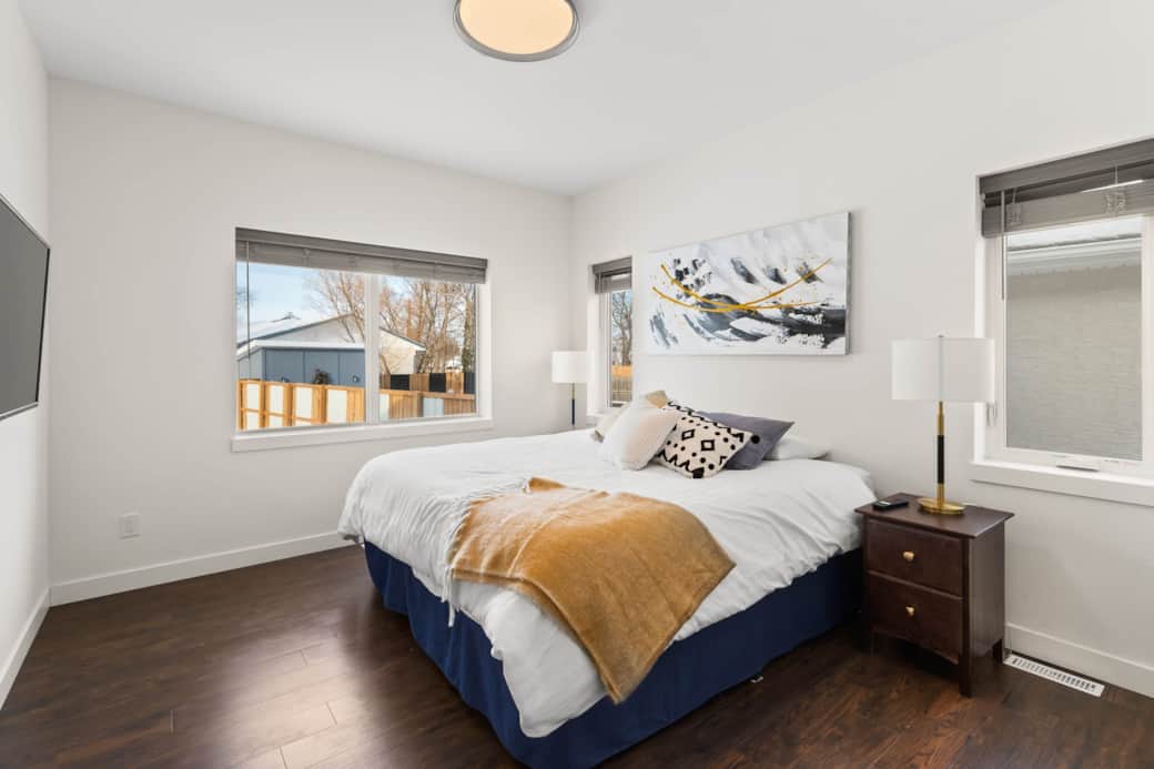 Master bedroom have king size beds Master bedroom have king size beds