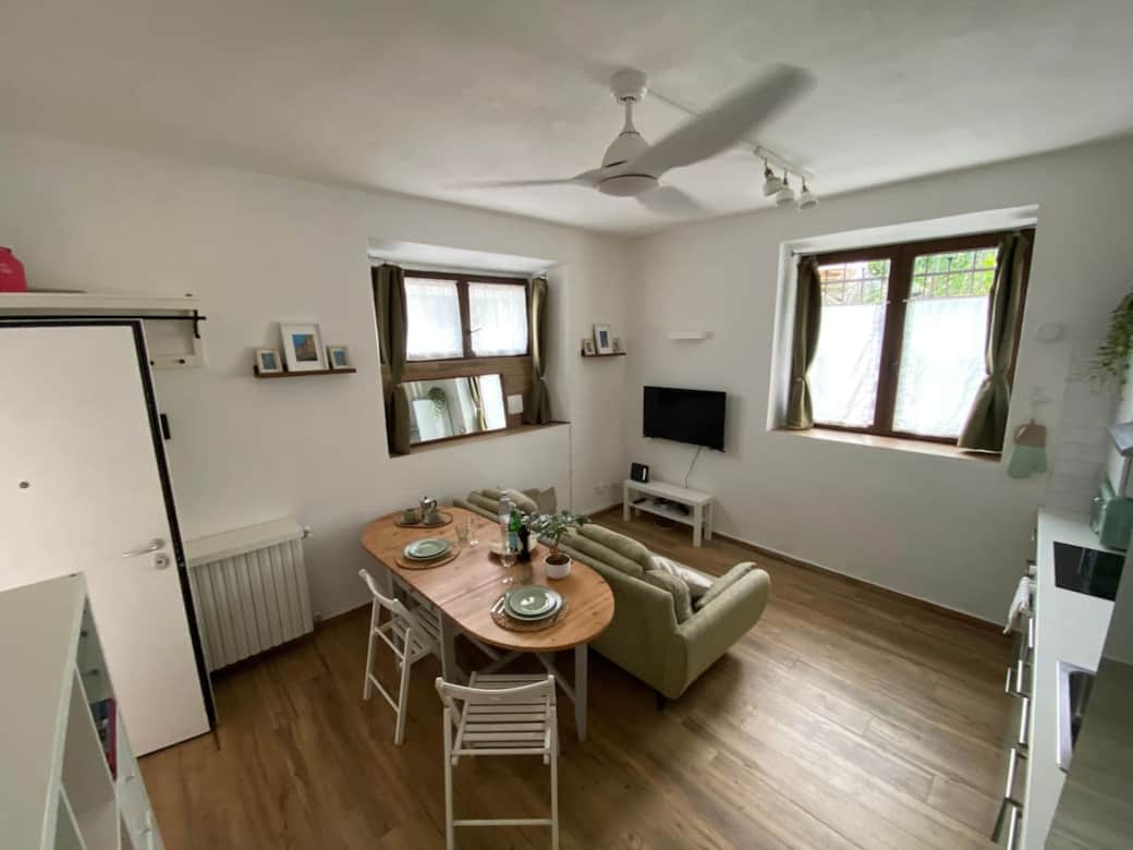 Il soggiorno è stato recentemente rinnovato con un divano letto nuovo da 1,40 m, più confortevole. Questa foto è stata mantenuta solo per mostrare lo spazio.