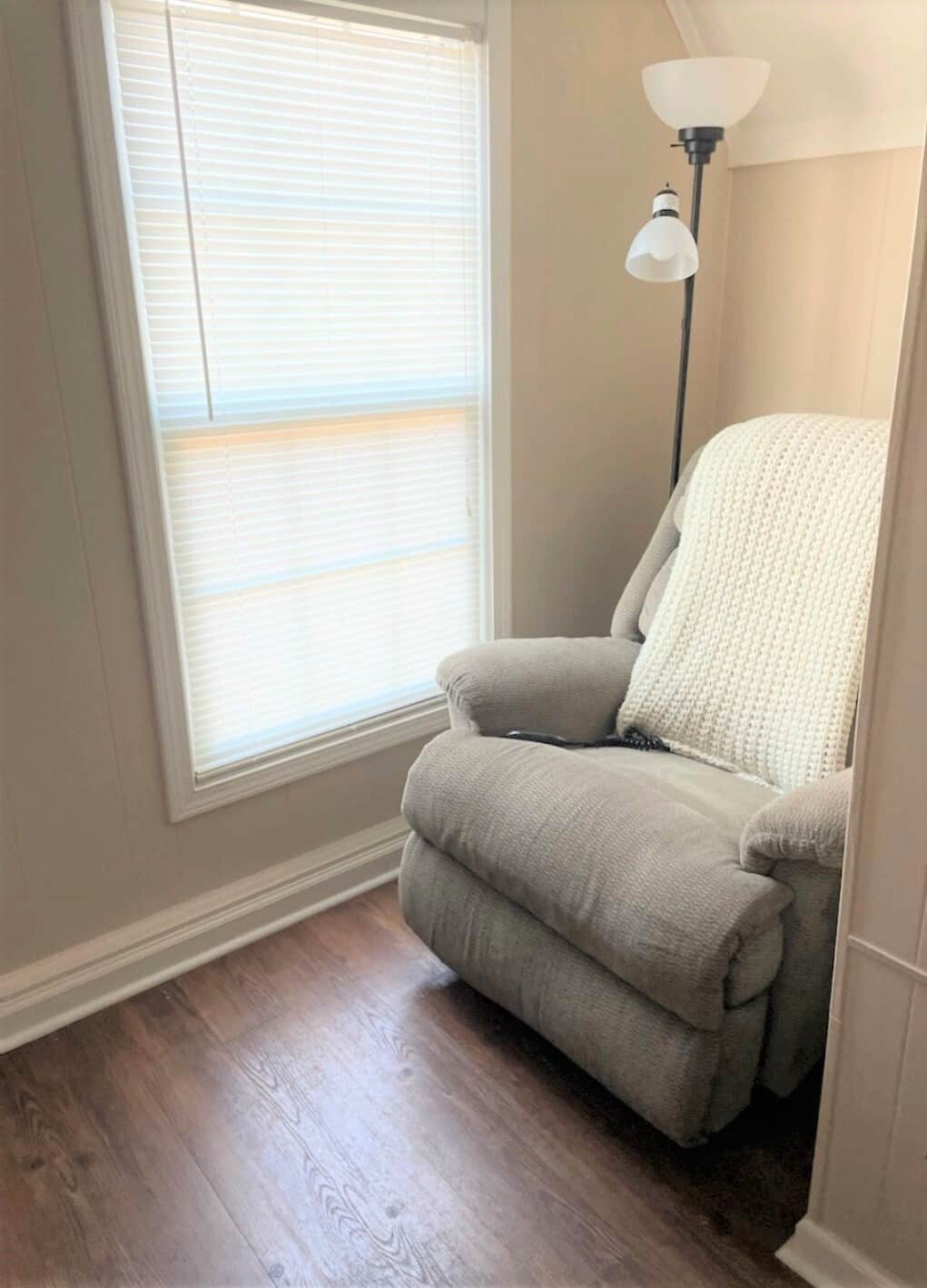 3rd BR Reading Corner with Zero-gravity electric recliner.