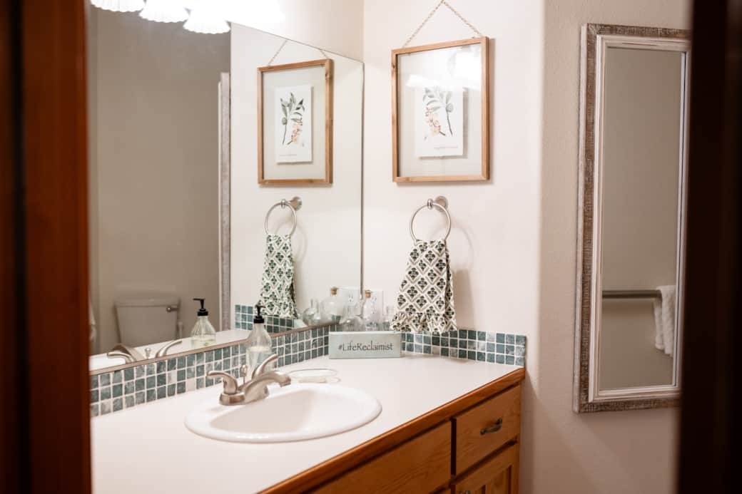 Bathroom 1 (shared by bedroom 1 and 2)