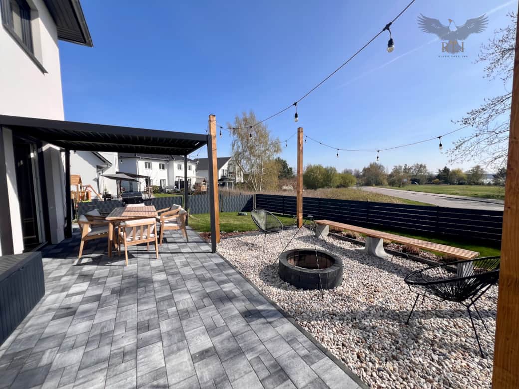 Abends Grillen und dabei ein Lagerfeuer genießen Abends Grillen und dabei ein Lagerfeuer genießen