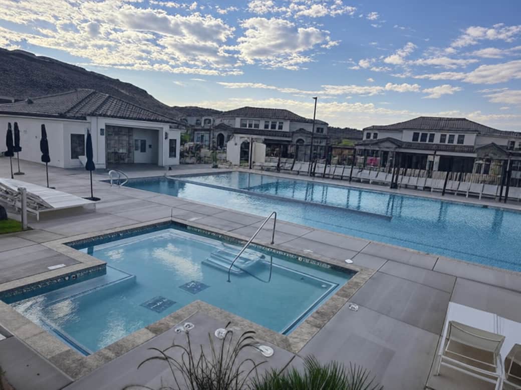 Hot Tub and Pool w/Lap Swim Hot Tub and Pool w/Lap Swim