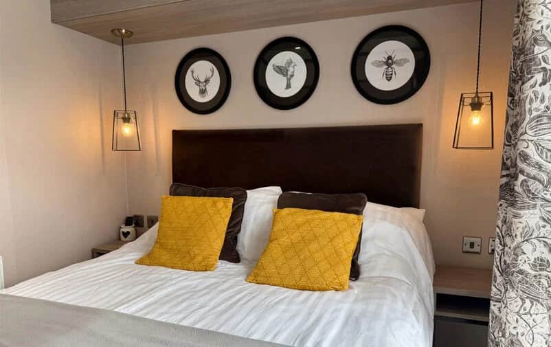 Master Bedroom & King Size Bed