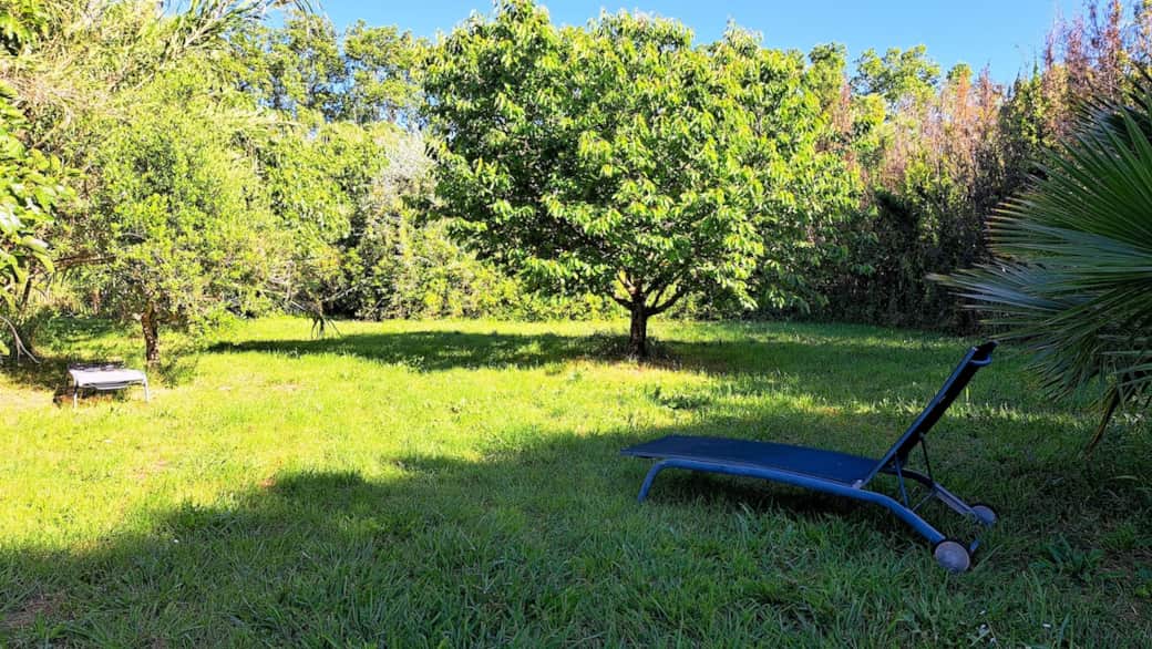 Grand jardin clôturé et privatif