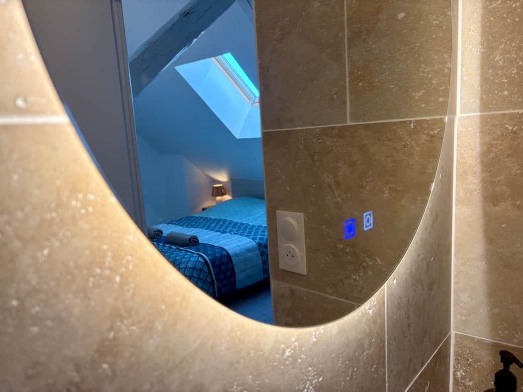 Salle d'eau accolée à la chambre parentale