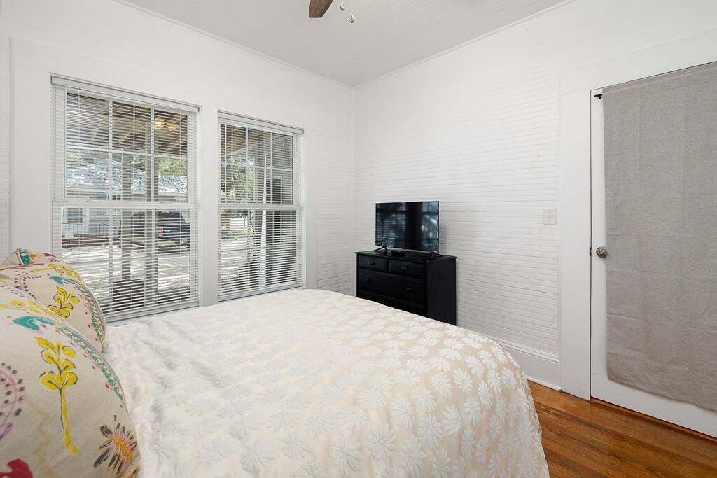 Bedroom 2 Queen Size