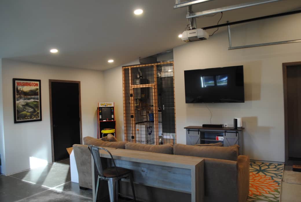 Heated  Air conditioned game room