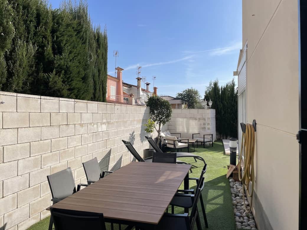 Terraza y comedor exterior