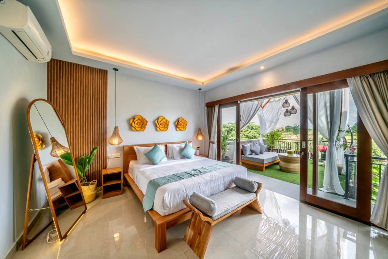 Master En-Suite Bedroom with Roof Top Terrace