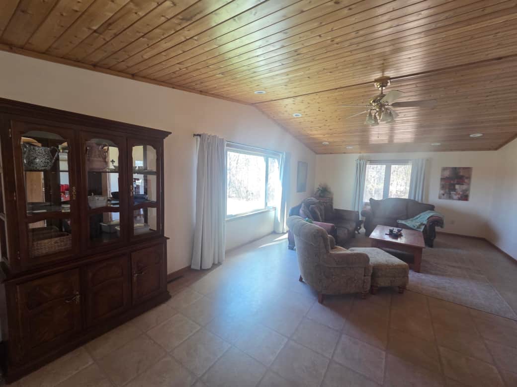 Livingroom Upstairs - Main
