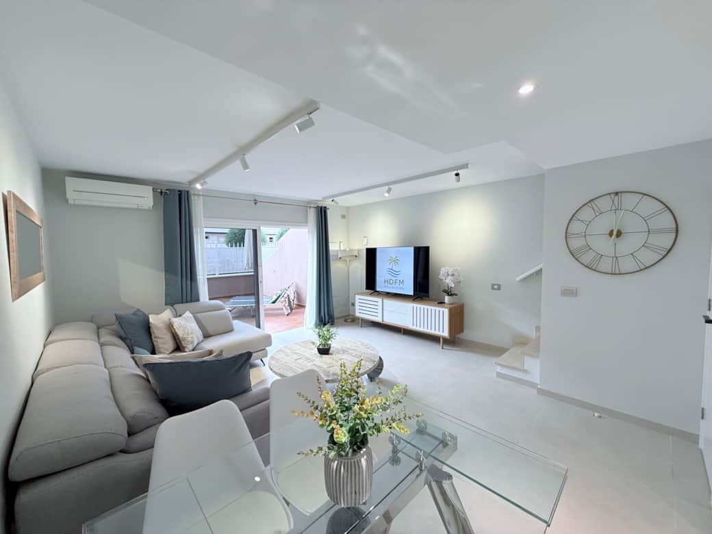 LIVING ROOM (5) LIVING ROOM (5)