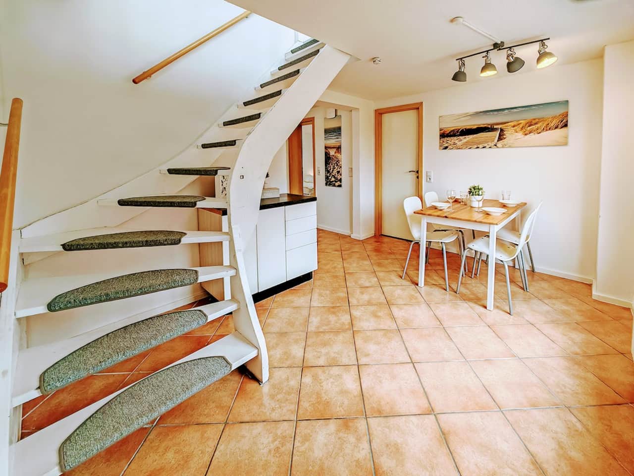 Entry and Eating Area
