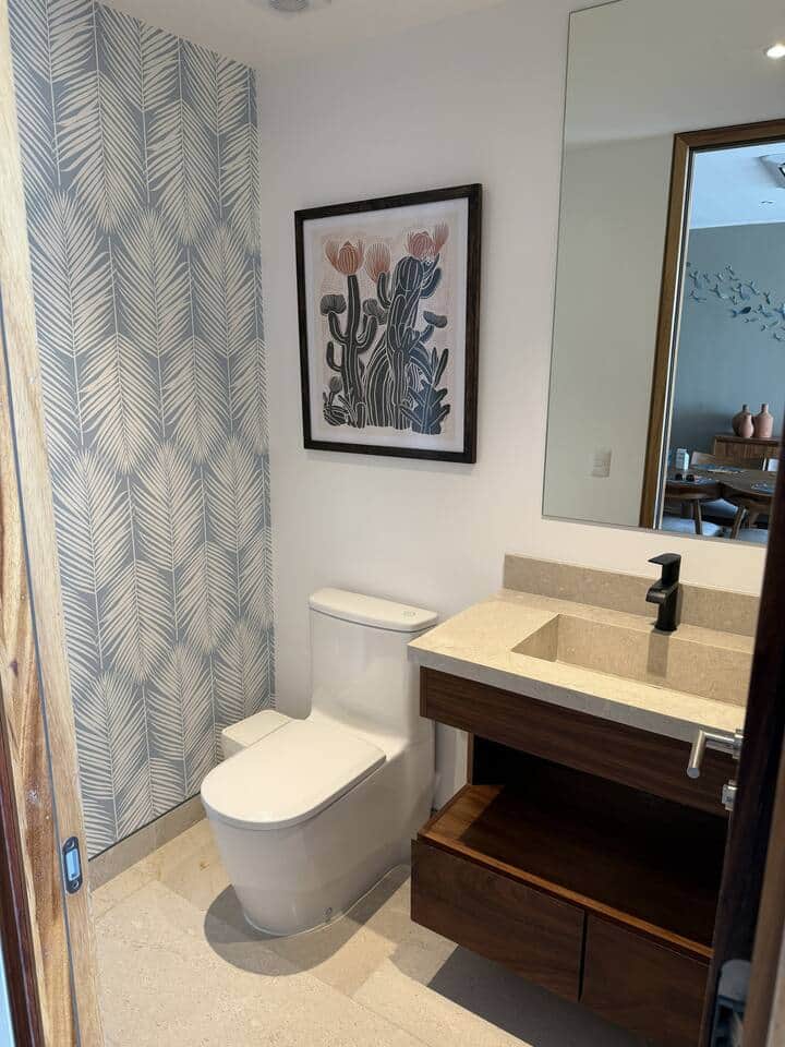 1/2 Bathroom
