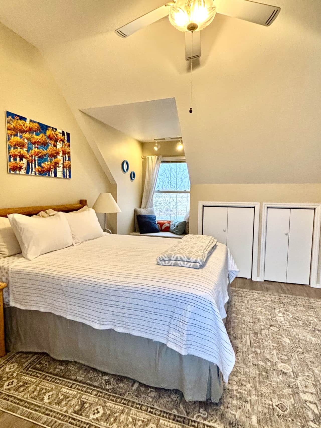Deluxe Queen Bed Suite | Studio Style Suite