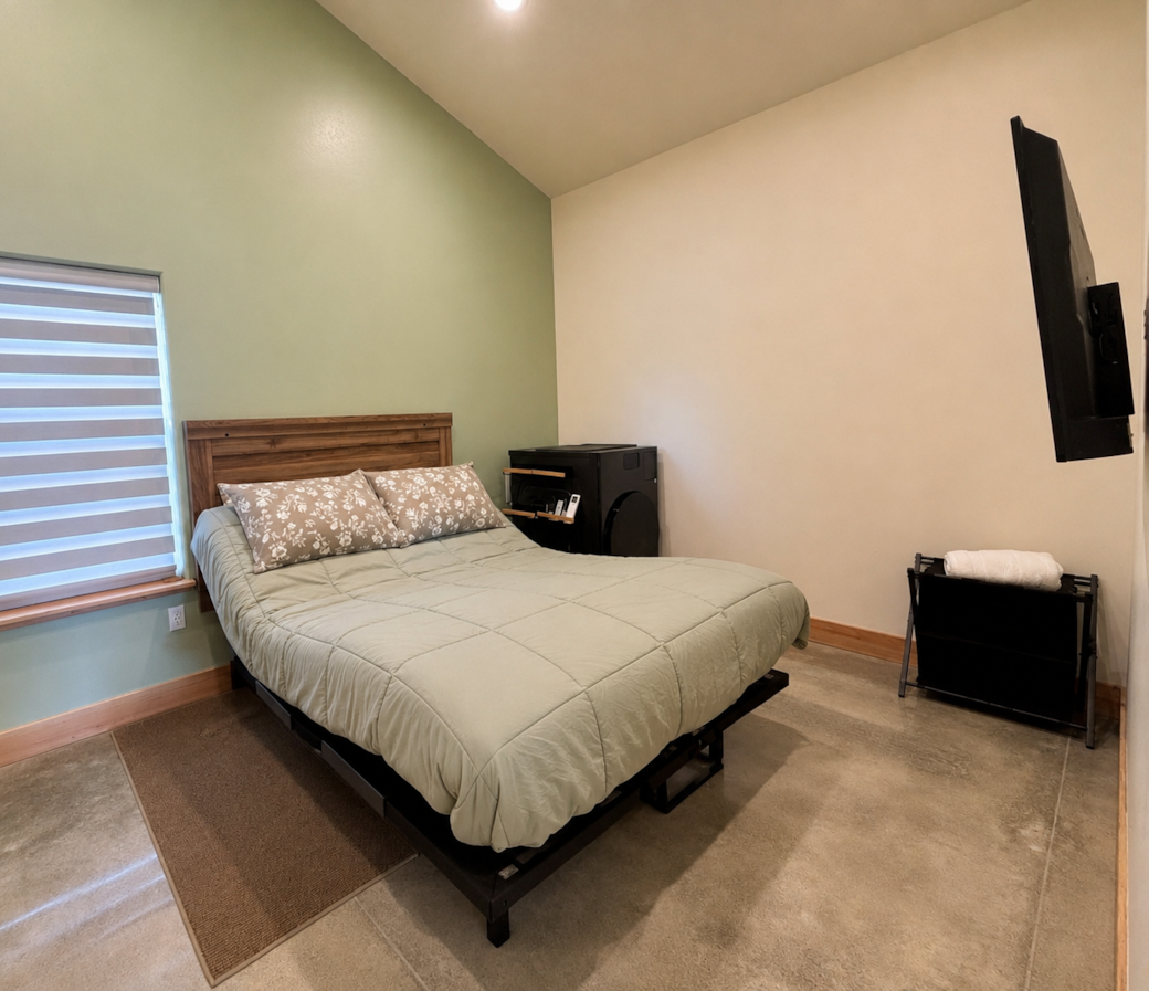 Bedroom Adjustable Queen with 25"high mattress Bedroom Adjustable Queen with 25"high mattress