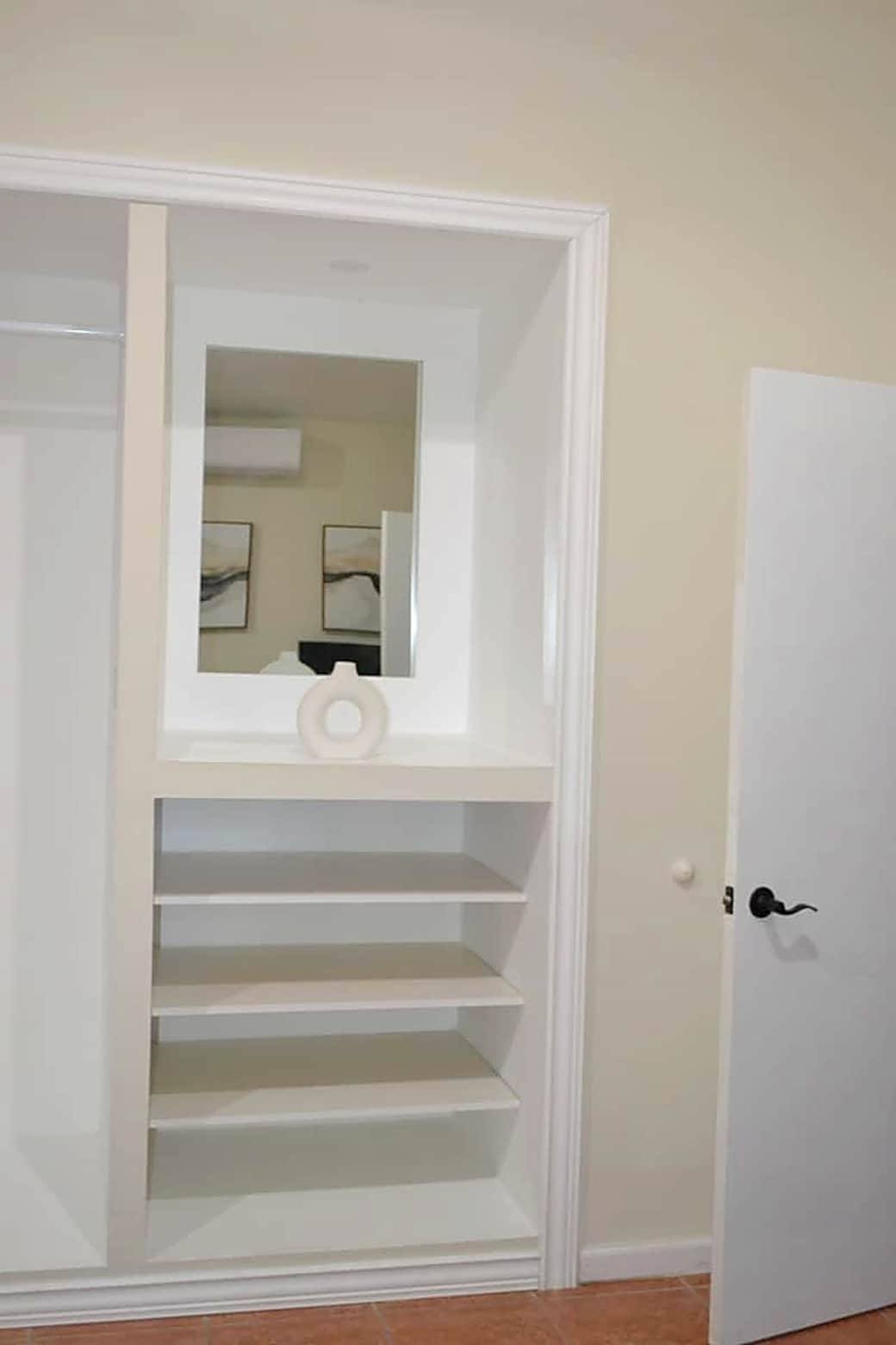Closet built in