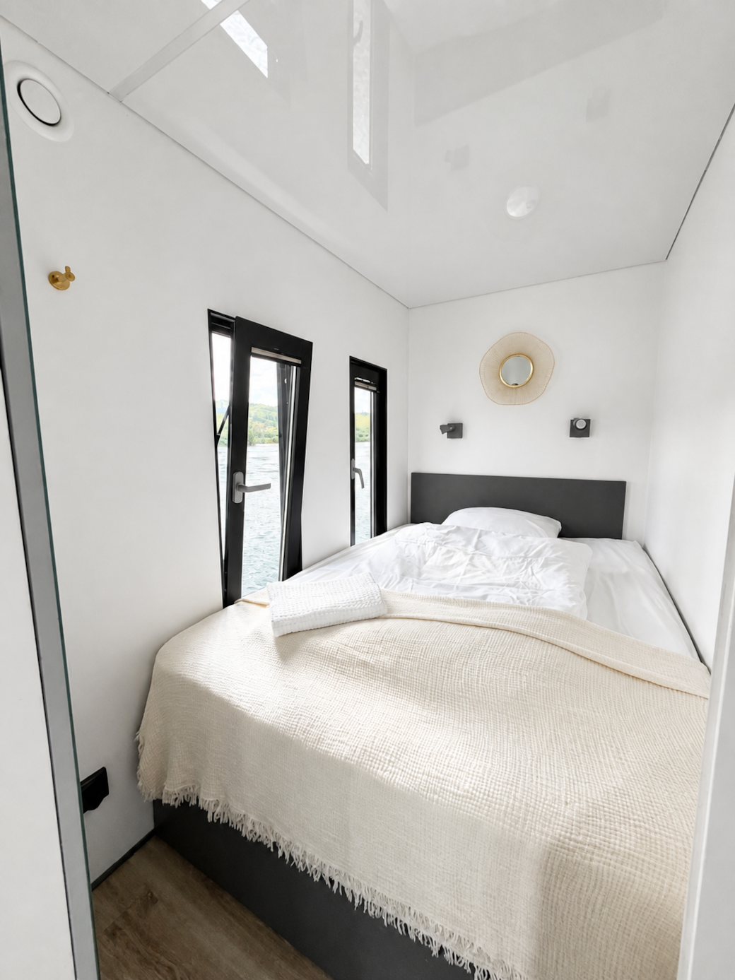 Second double-bed cabin