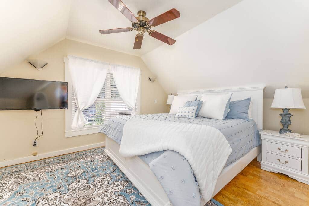 Upstairs bedroom #2 with California King bed. Ensuite bathroom and TV Upstairs bedroom #2 with California King bed. Ensuite bathroom and TV