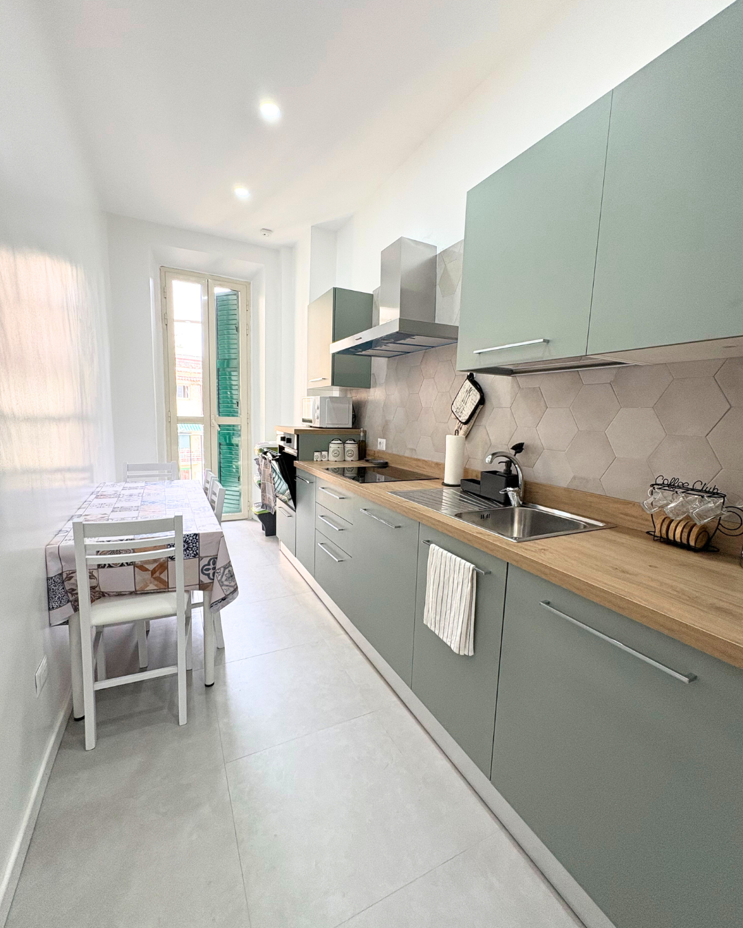Cucina completamente attrezzata