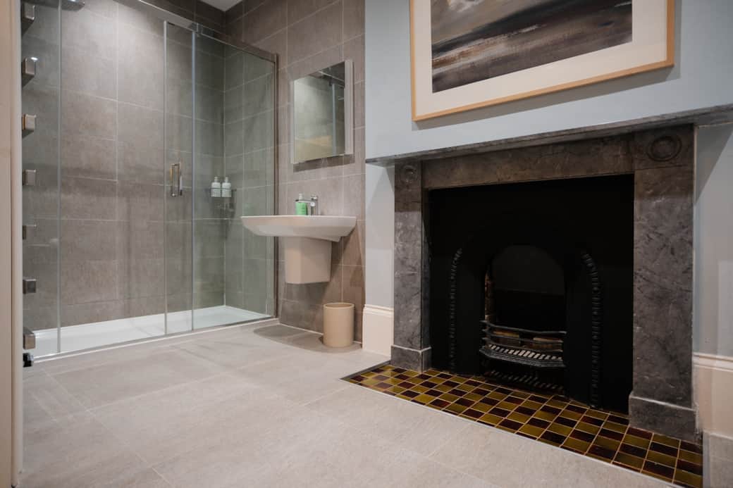 Hall bedroom 1 en-suite 