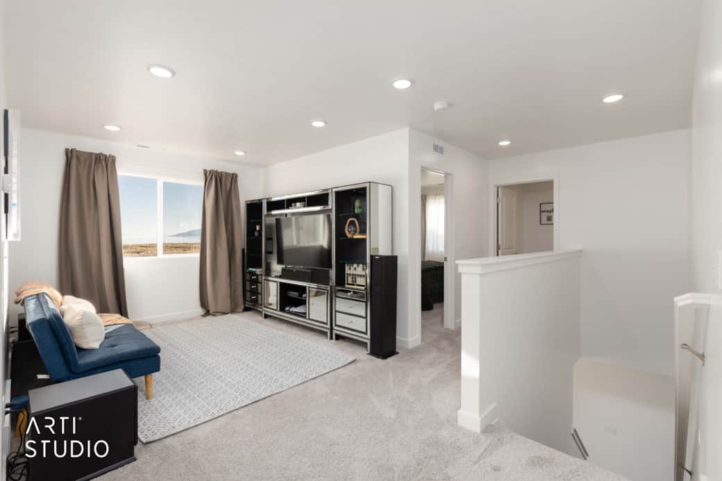 679 W 1100 S_V Raghavan18_Web 679 W 1100 S_V Raghavan18_Web