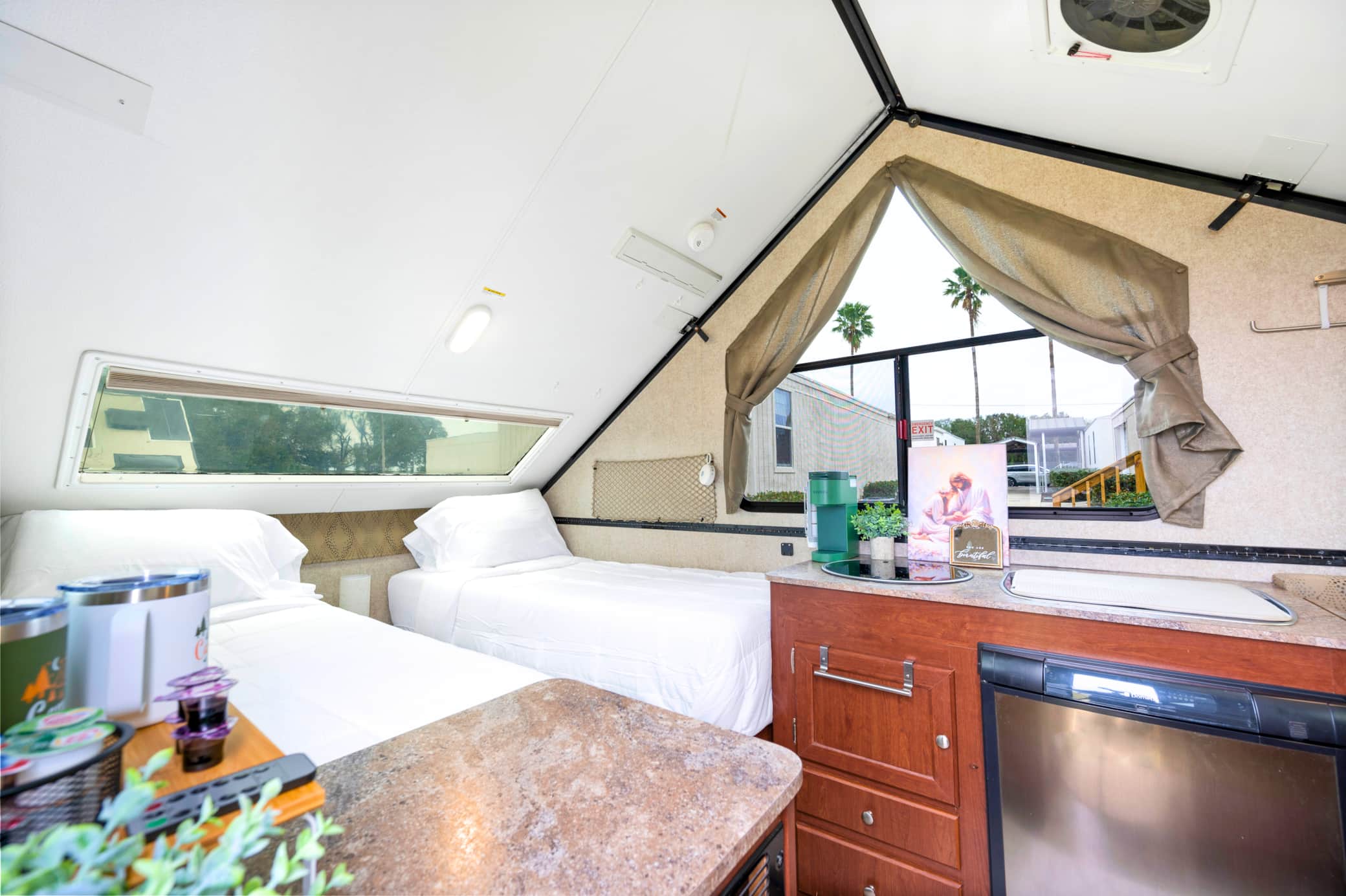 The Cozy Twins Camper — East Lake-Orient Park — vacation rental