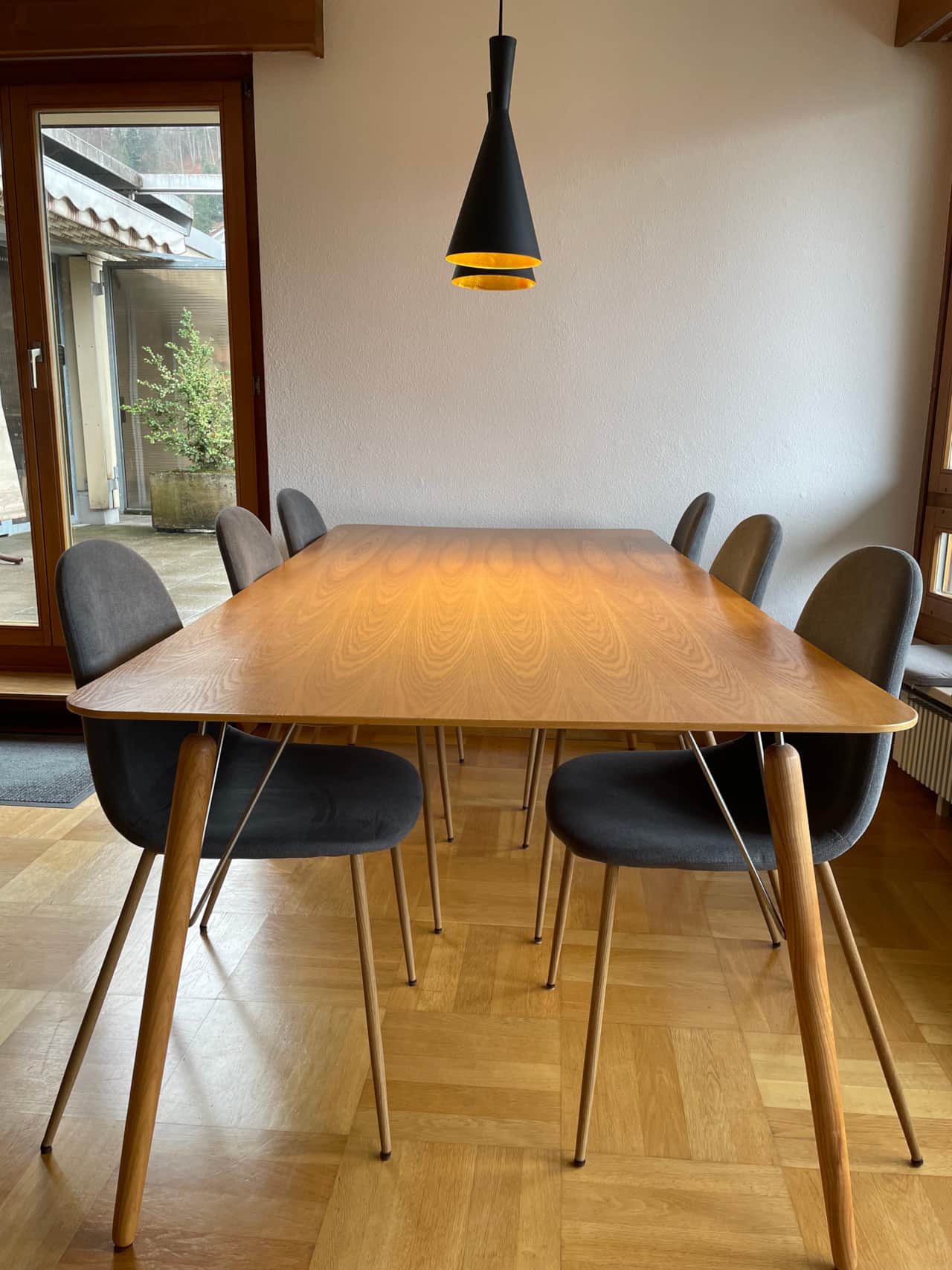 Dining area in the Titlis Lodge, Engelberg - ideal for sociable evenings in the mountains.