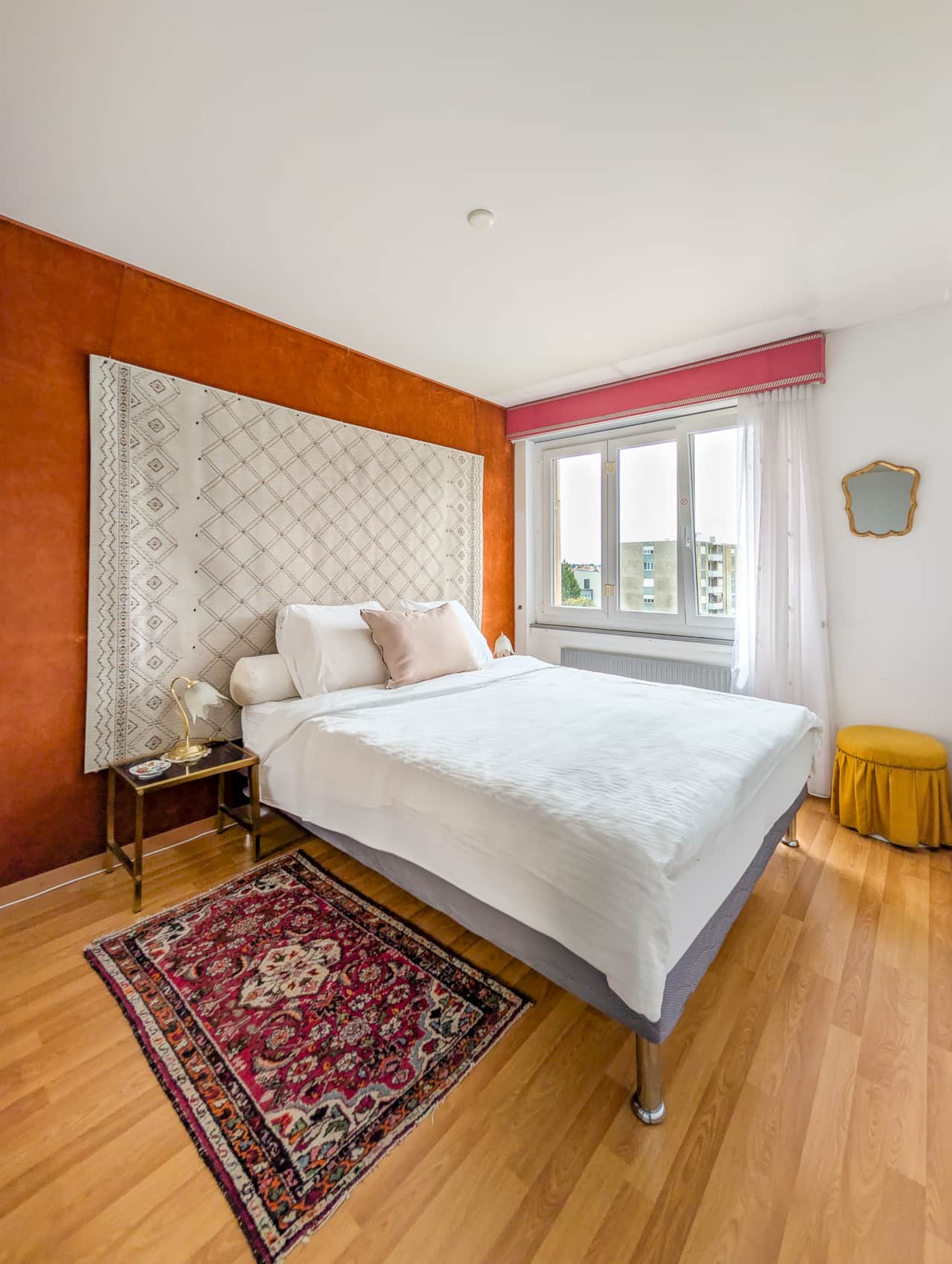 Spacious and bright room
