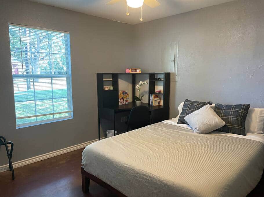 Bedroom 2 with Desk