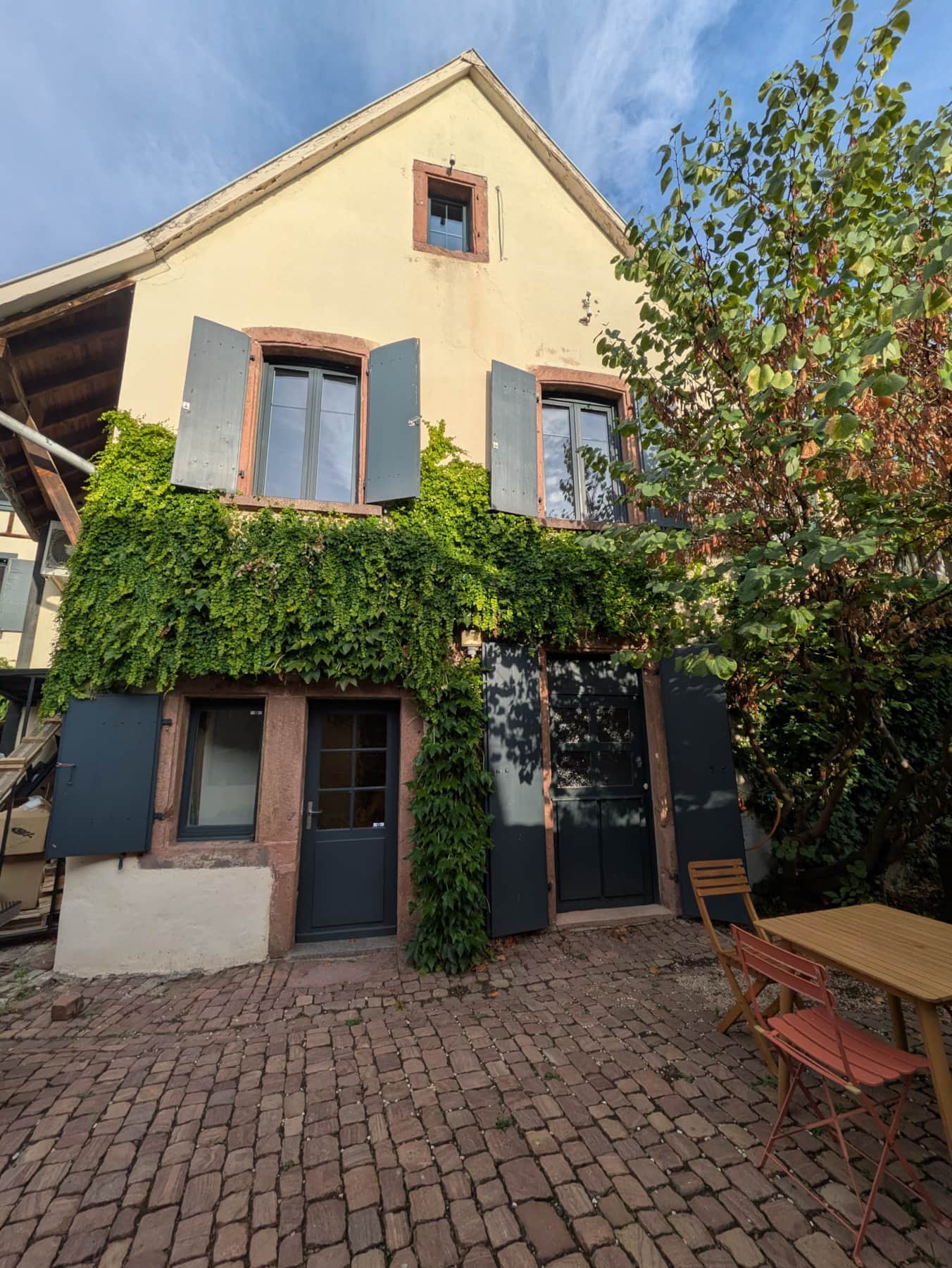 Cour intérieure de la Maison du Chat Perché