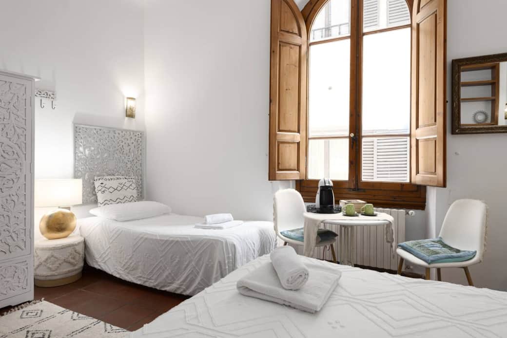 Camera da letto con letto matrimoniale e letto singolo Camera da letto con letto matrimoniale e letto singolo