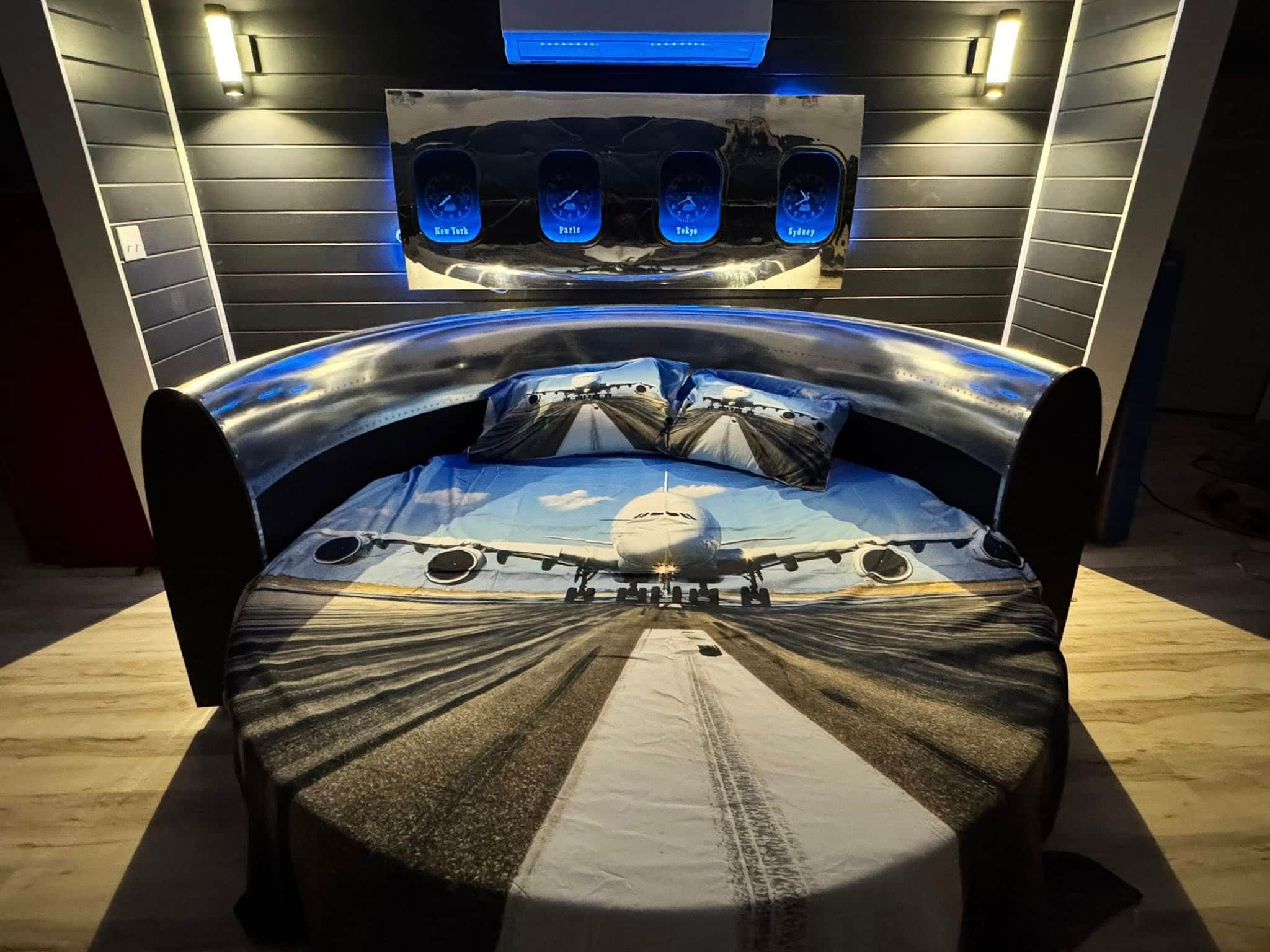 747 Engine Cowling Custom Bed.jpg