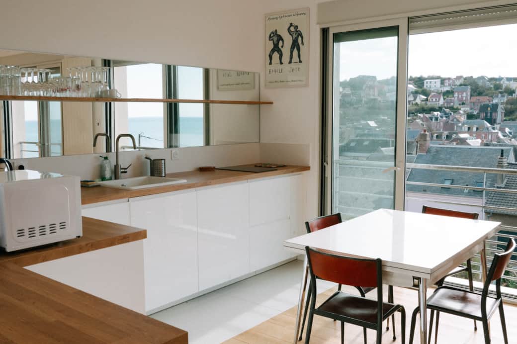 Salon et salle à manger avec vue sur la mer Salon et salle à manger avec vue sur la mer