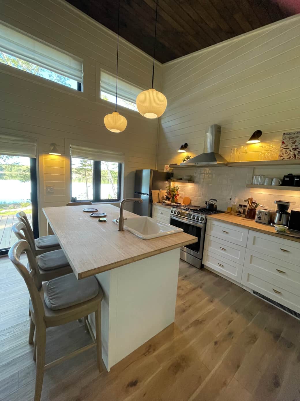 Spacious fully equipped kitchen