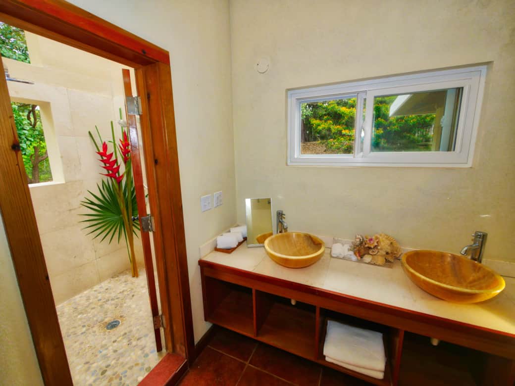 Politilly Suite Ensuite Bath