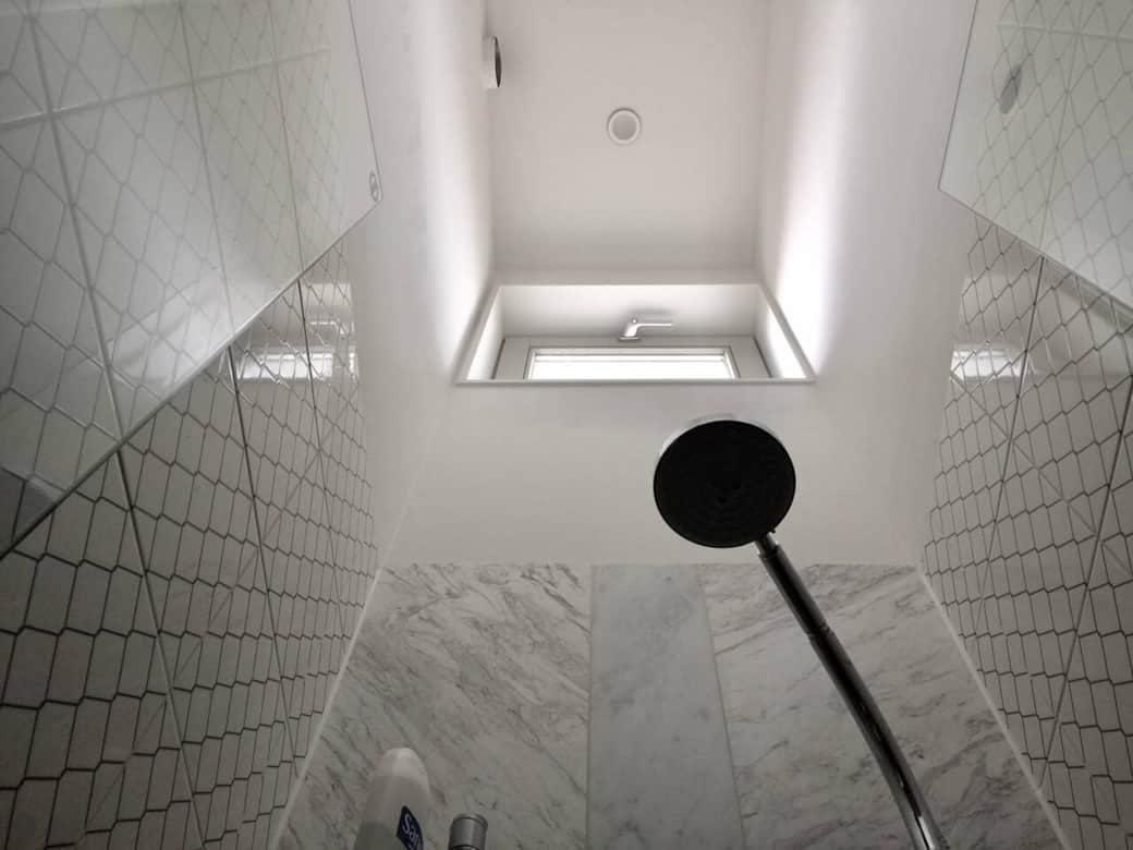 Private bathroom. And a high ceiling (4m) in the shower!