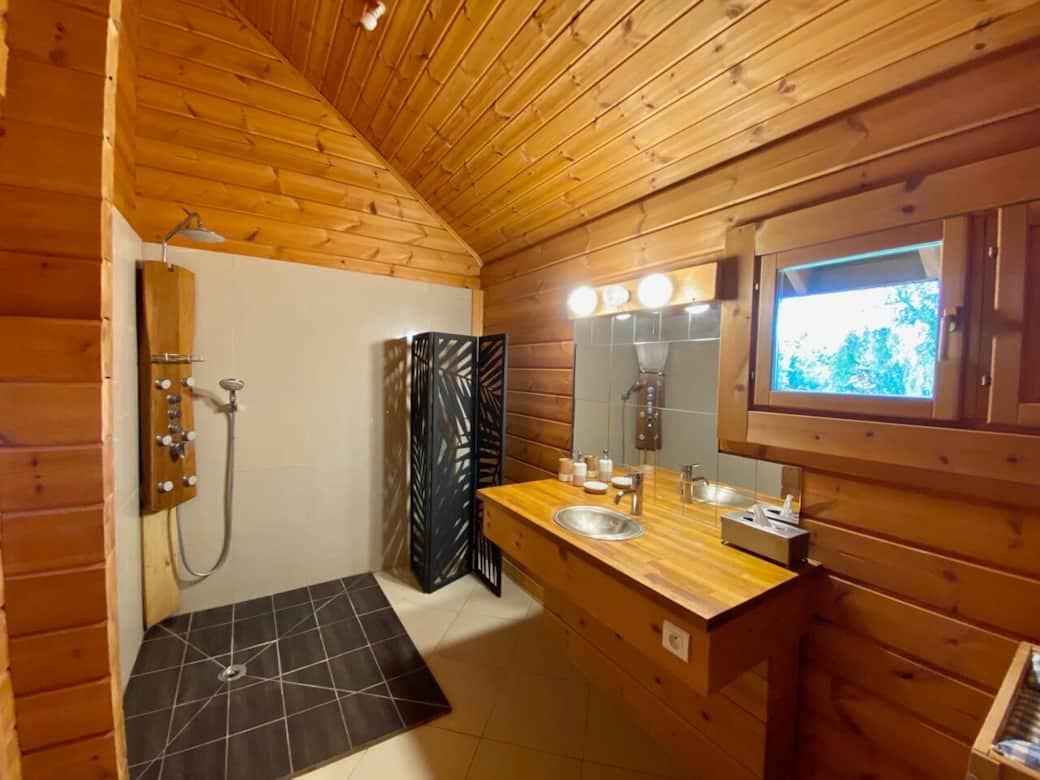 RDC - Salle de bain.
Serviettes fournies. RDC - Salle de bain.
Serviettes fournies.