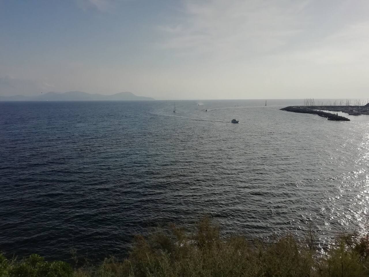 Vista dell'Isola d'Elba dal lungomare