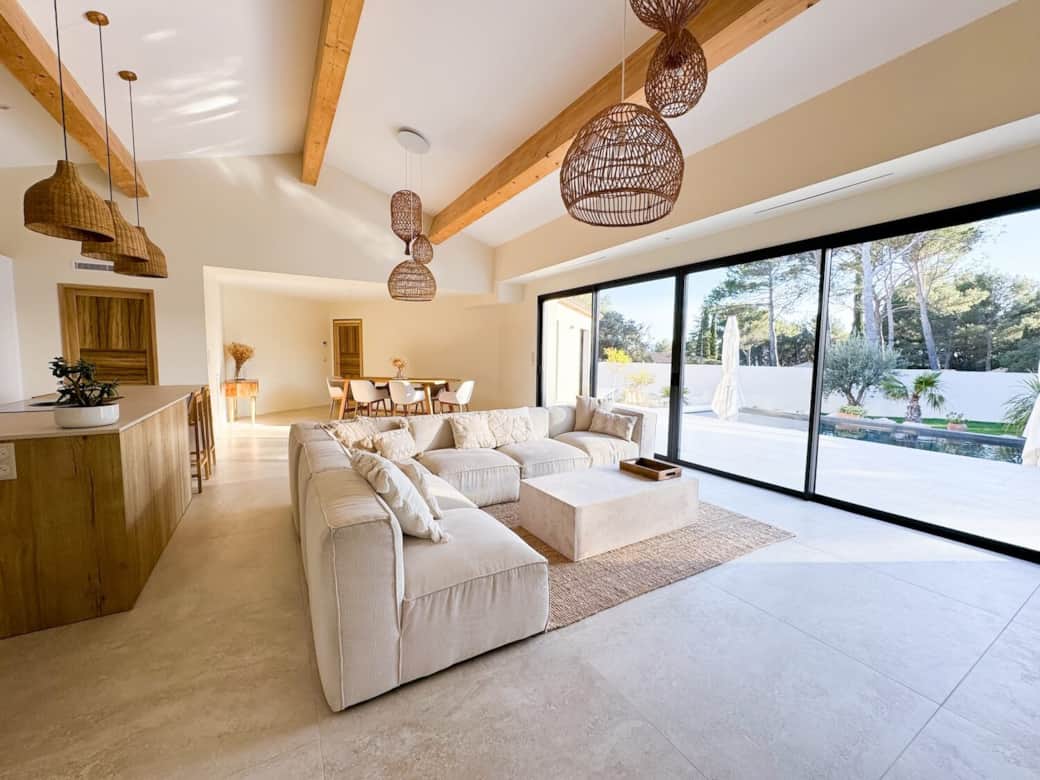 Villa solea provence salon jour cote