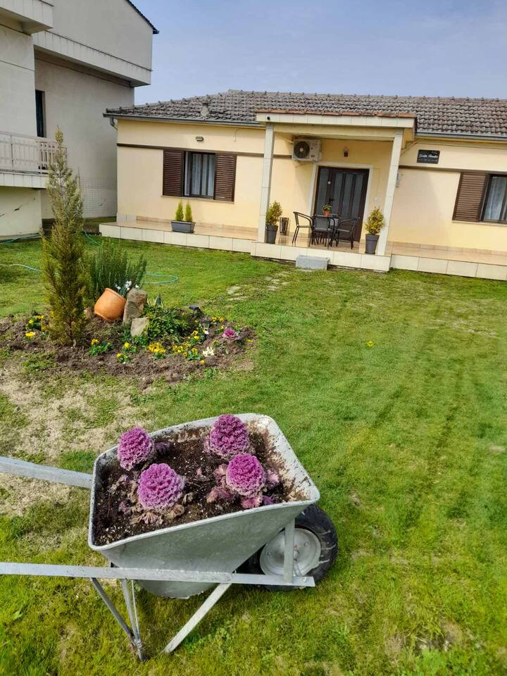 Garden Paradise in Megalochori