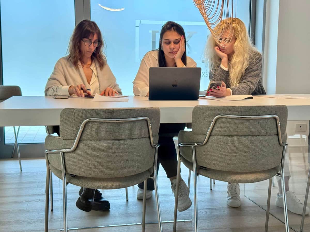 The driving force of RENTAL12 - Floriana, Kristina and Anastasia at the Olbia head office