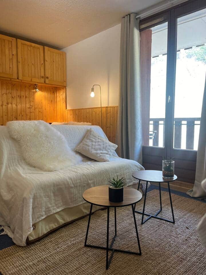 L’espace a été optimisé pour accueillir un couple, une personne seule, un groupe de 4 personnes, ou 2 personnes qui souhaitent avoir chacun son lit 