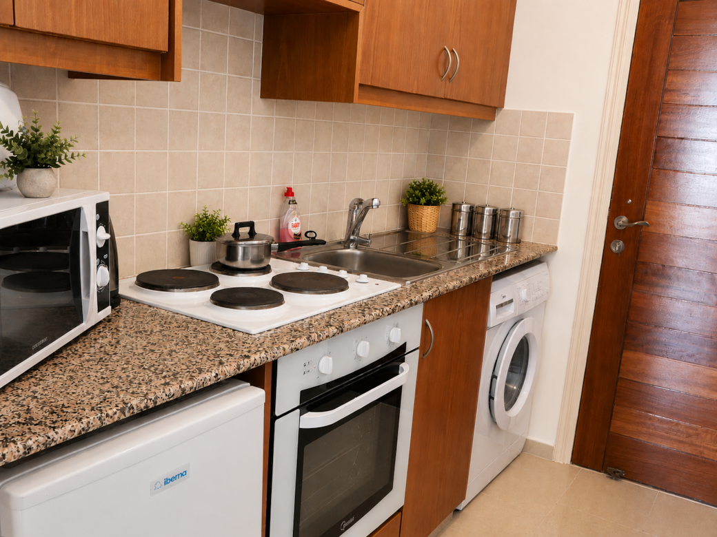 Small kitchen with major appliances Small kitchen with major appliances