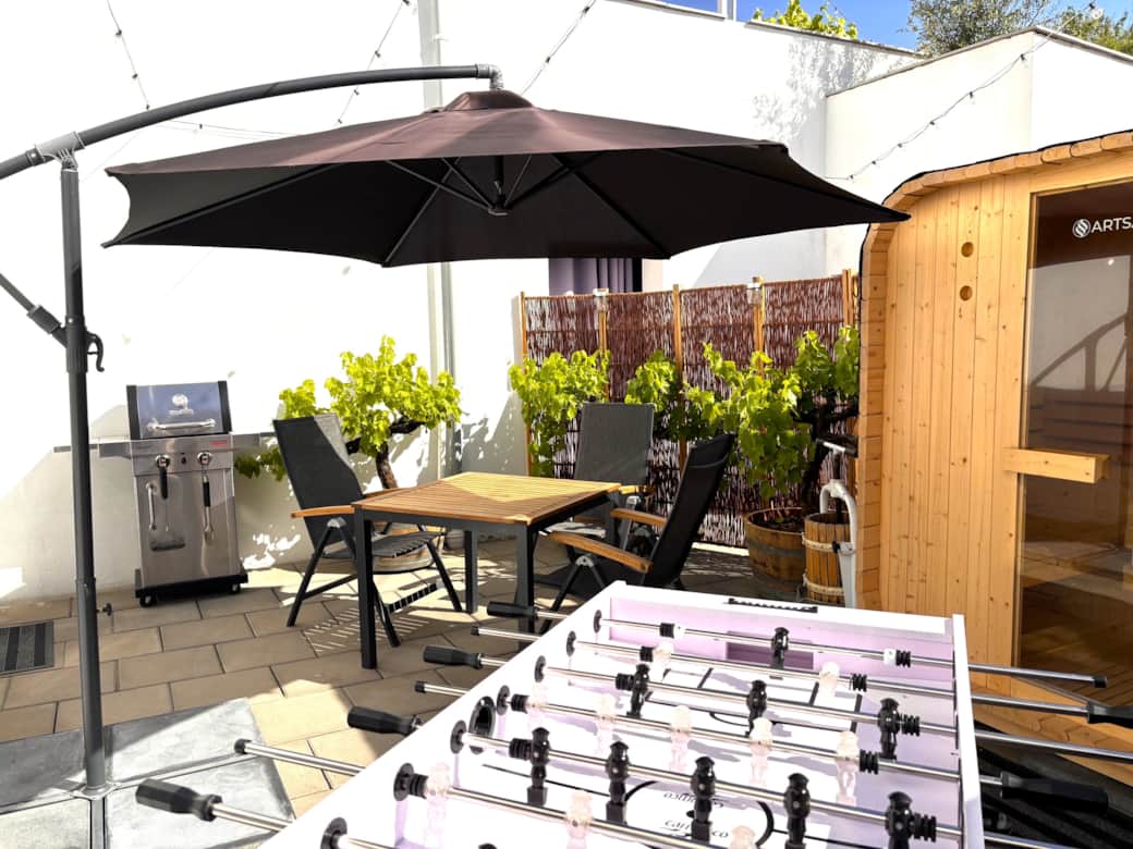 Terrasse mit auna und Grill