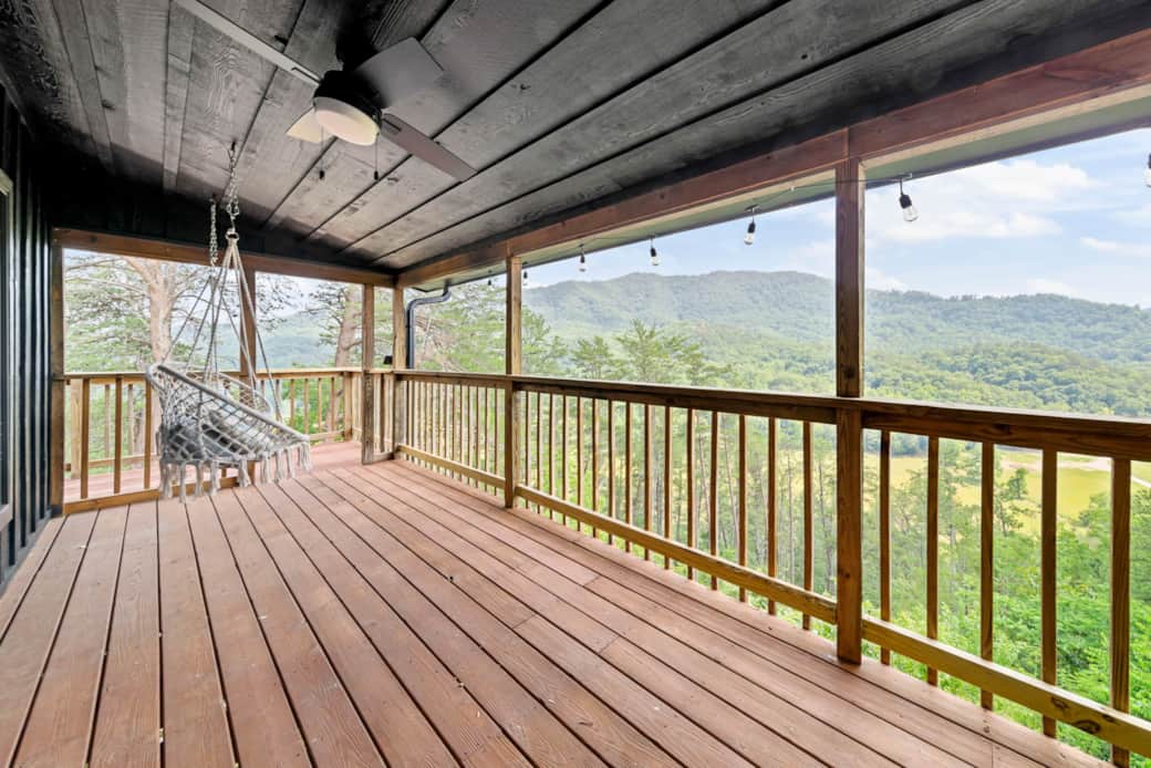 Incredible sunset views off the front porch! Incredible sunset views off the front porch!