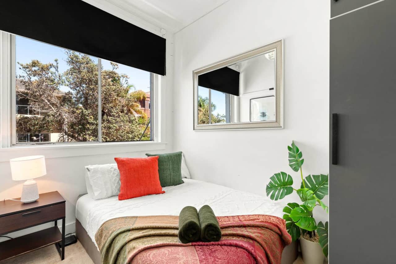 Comfortable bed with plugs/usb for your phone laptop

#bondi #bondi beach #beach #center #curlewis #beach #sea #bondi junction #coogee #bronte
