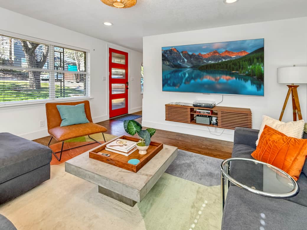 Tune in or rock out: Massive TV with turntable. Tune in or rock out: Massive TV with turntable.