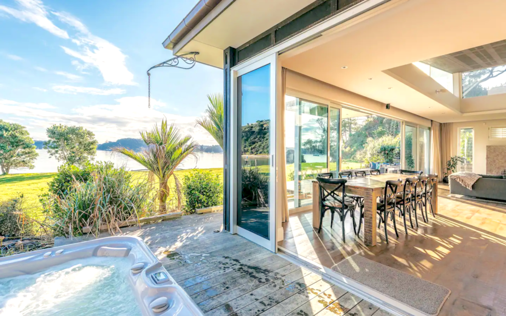 Front deck Spa Front deck Spa