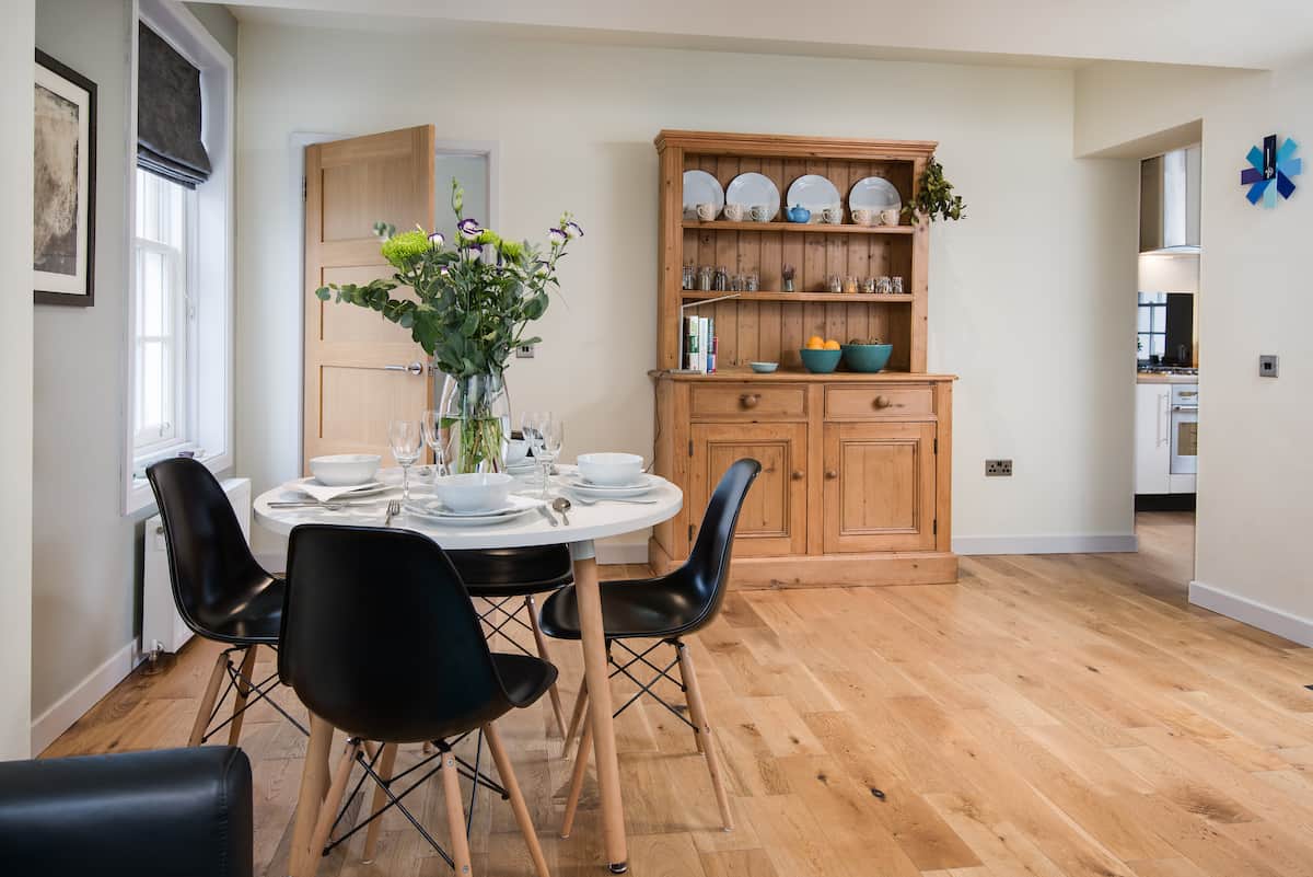 Space to dine comfortably 