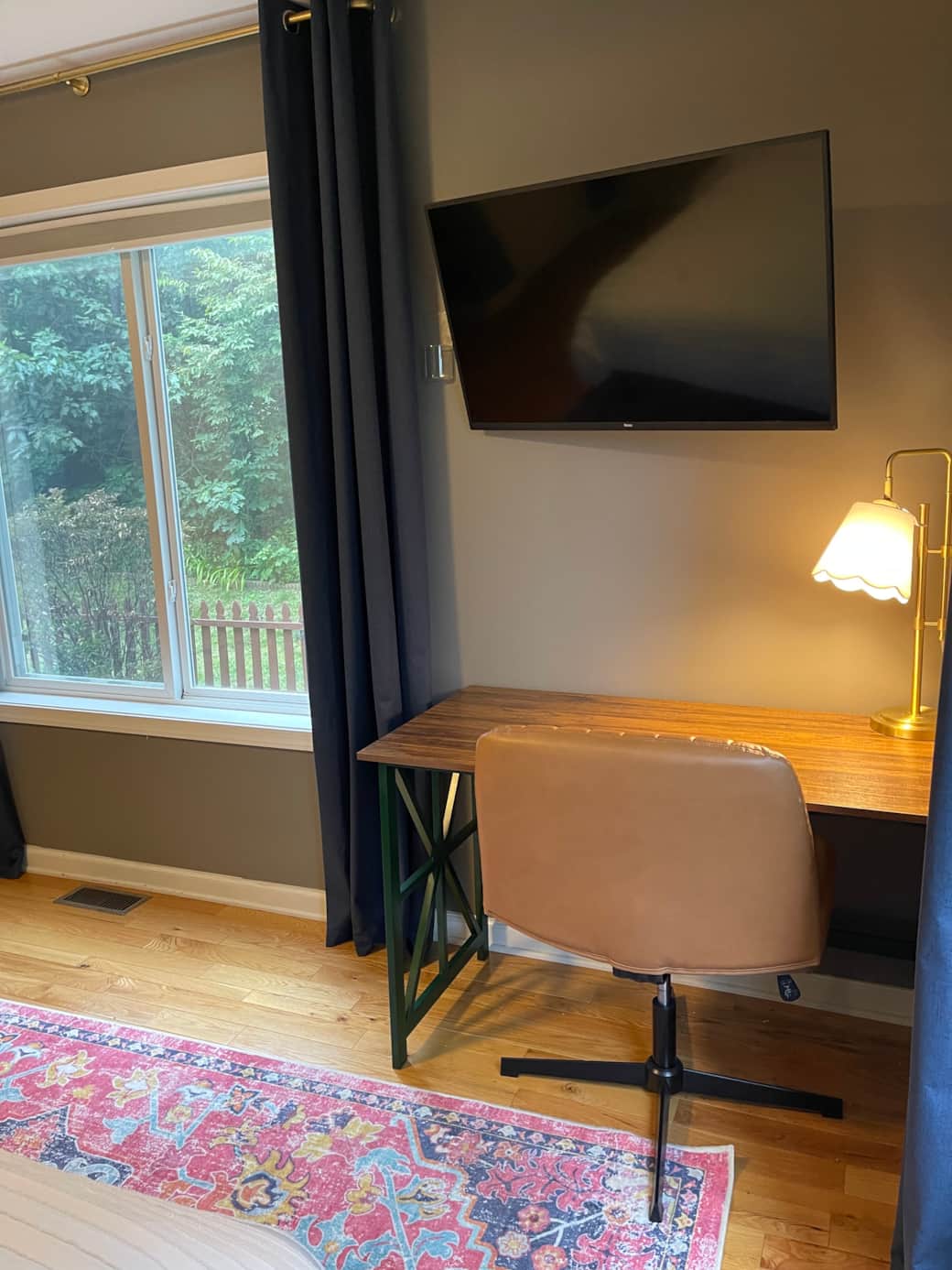 King Suite 1 Work Station Main Level